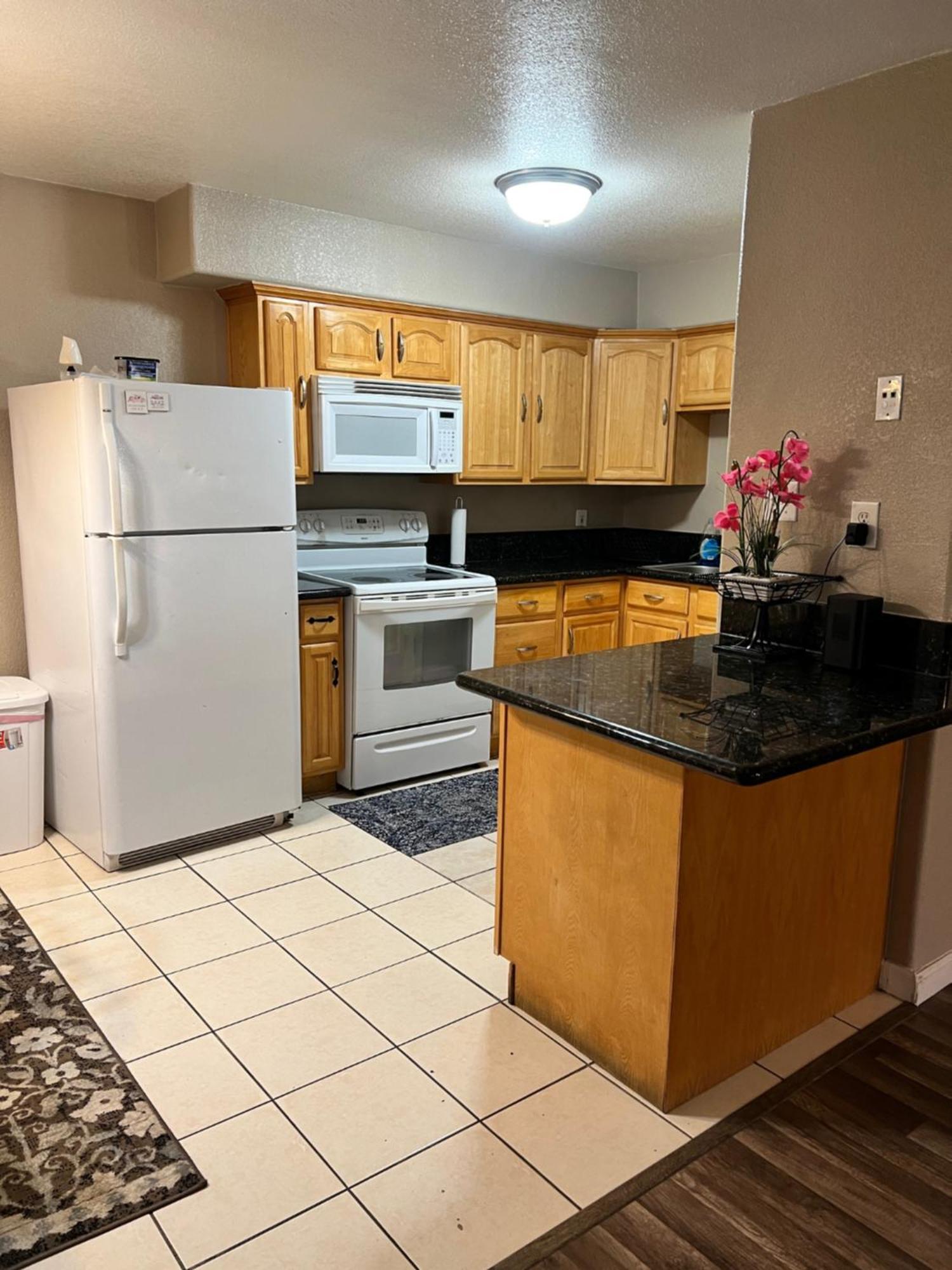 Quiet 1Bed,1Bath Condo With Free Parking Fresno Eksteriør billede